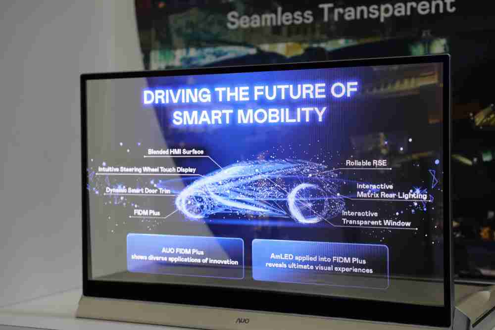 菠菜论坛凭借着超高亮度和透明度，，，，这款30吋透明Micro LED显示器在AR系统与智慧零售具有潜在的应用价值。。