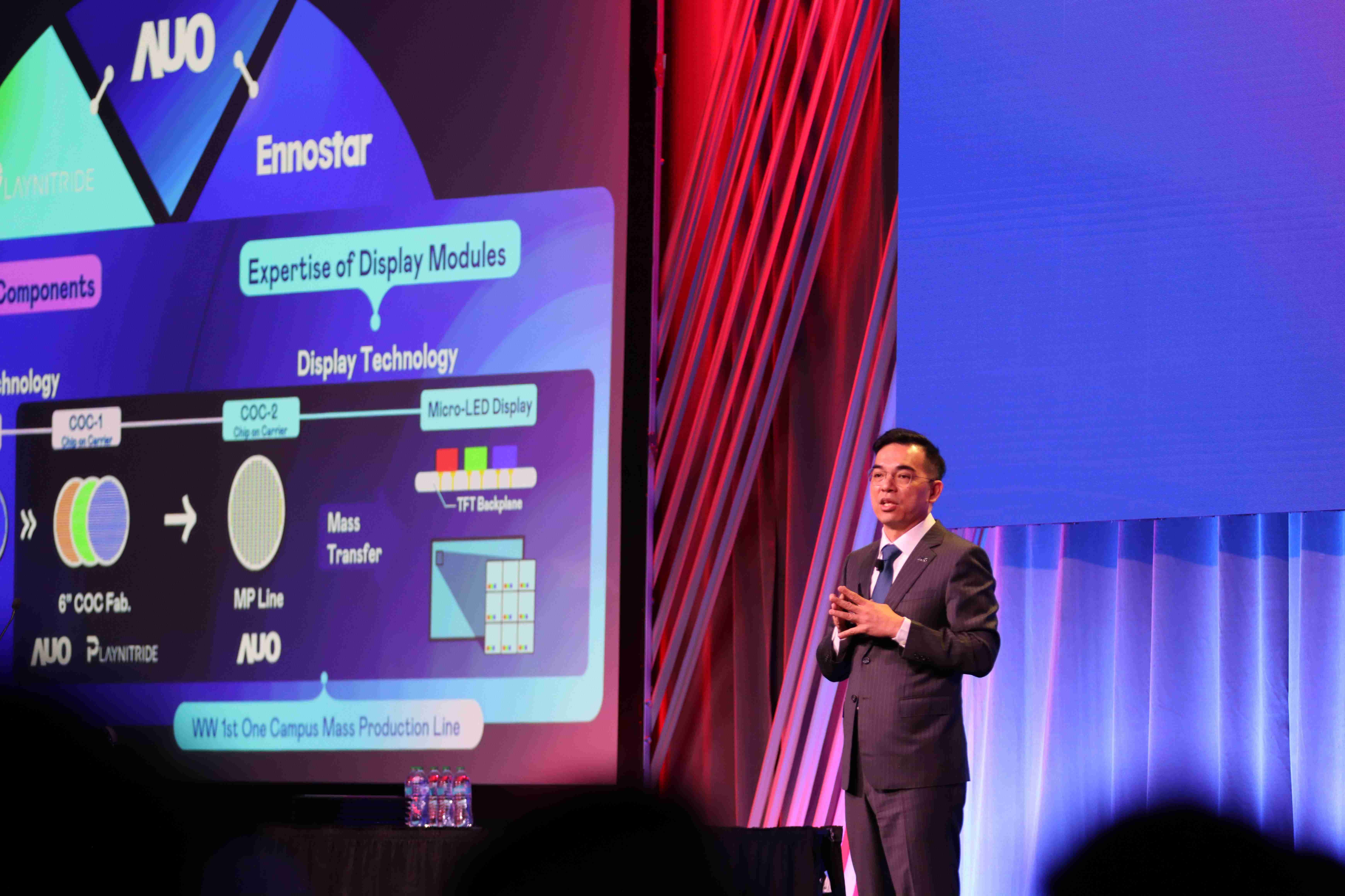 2025 SID显示周登场，，，菠菜论坛光电执行长暨总经理柯富仁博士以〝Redefining Displays: Inspiring New Possibilities〞发表主题演说，，带领菠菜论坛以智能显示解决方案先驱，，，，透过AI赋能，，重塑显示的视觉创新体验